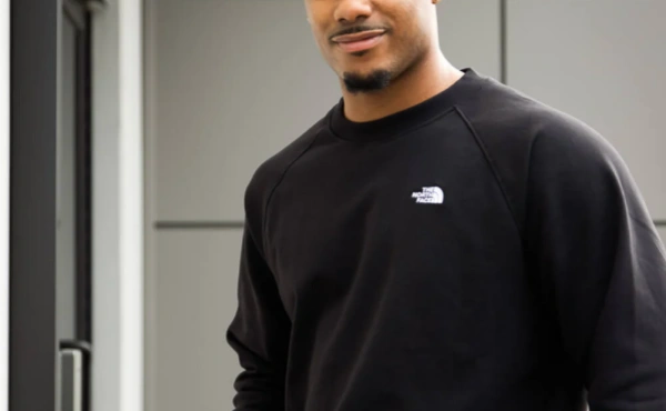 Cozy Comfort: Men's Classic Sweatshirt for Every Day
